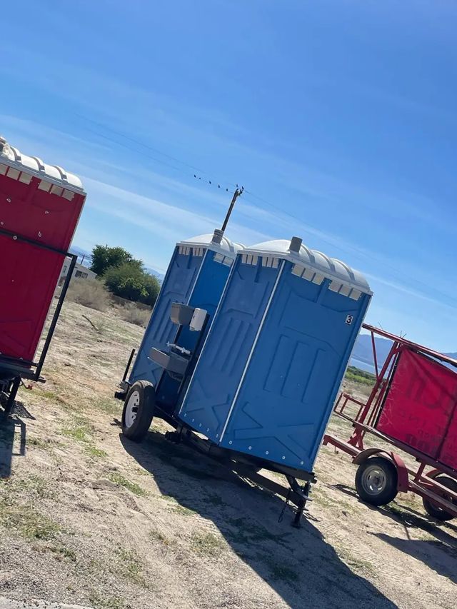 Construction Site Toilet Rules: OSHA 1926.51 Table D-1 web story cover